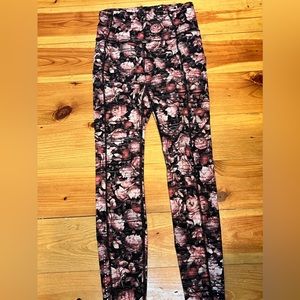 Lululemom printed capri size 4 like new